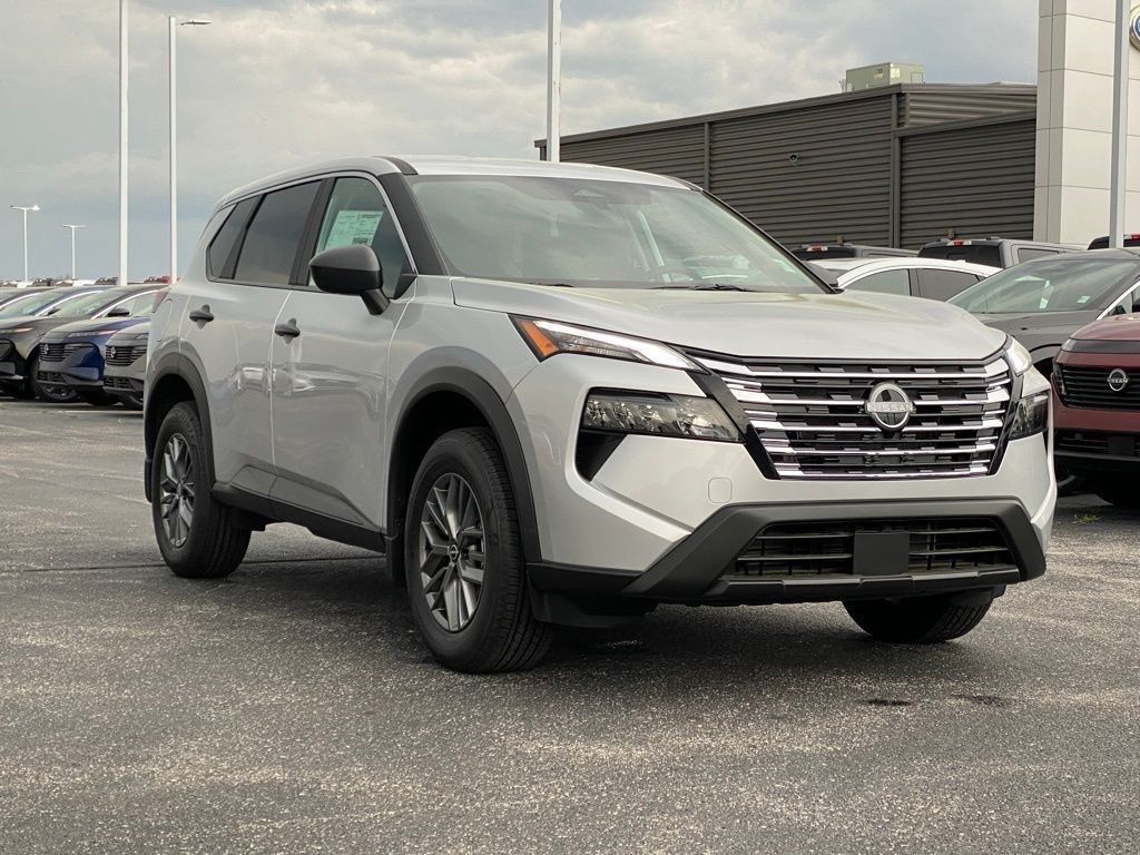 2025 Nissan Rogue S photo 2