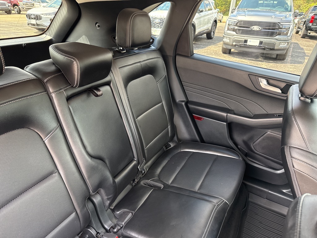 2022 Ford Escape SEL photo 10