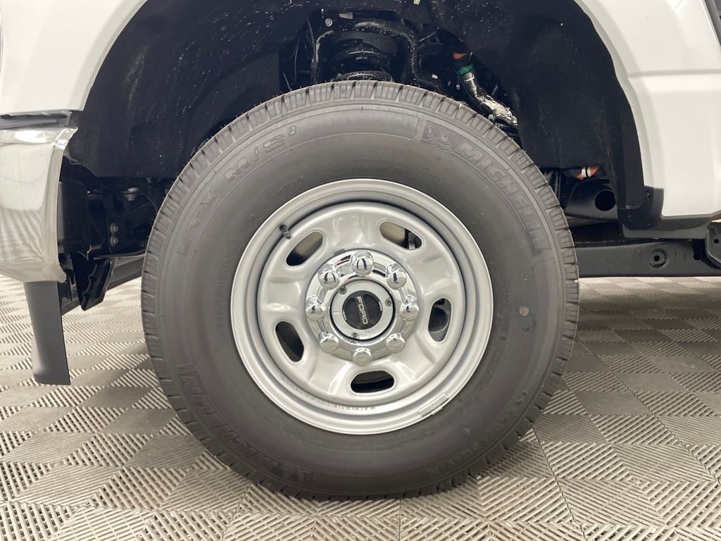2026 Ford F-250 XL photo 9