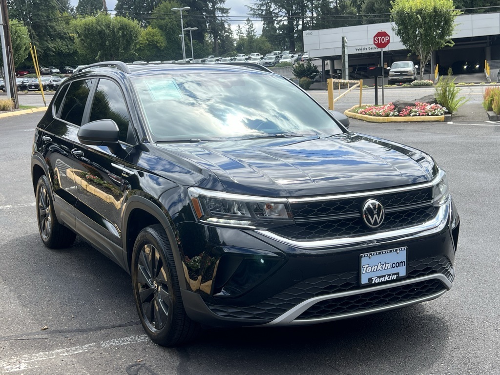 2022 Volkswagen Taos S photo 2