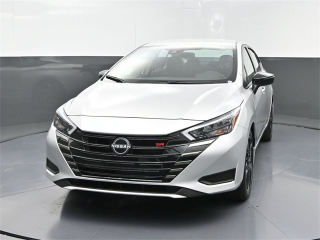 2025 Nissan Versa 1.6 SR photo 2