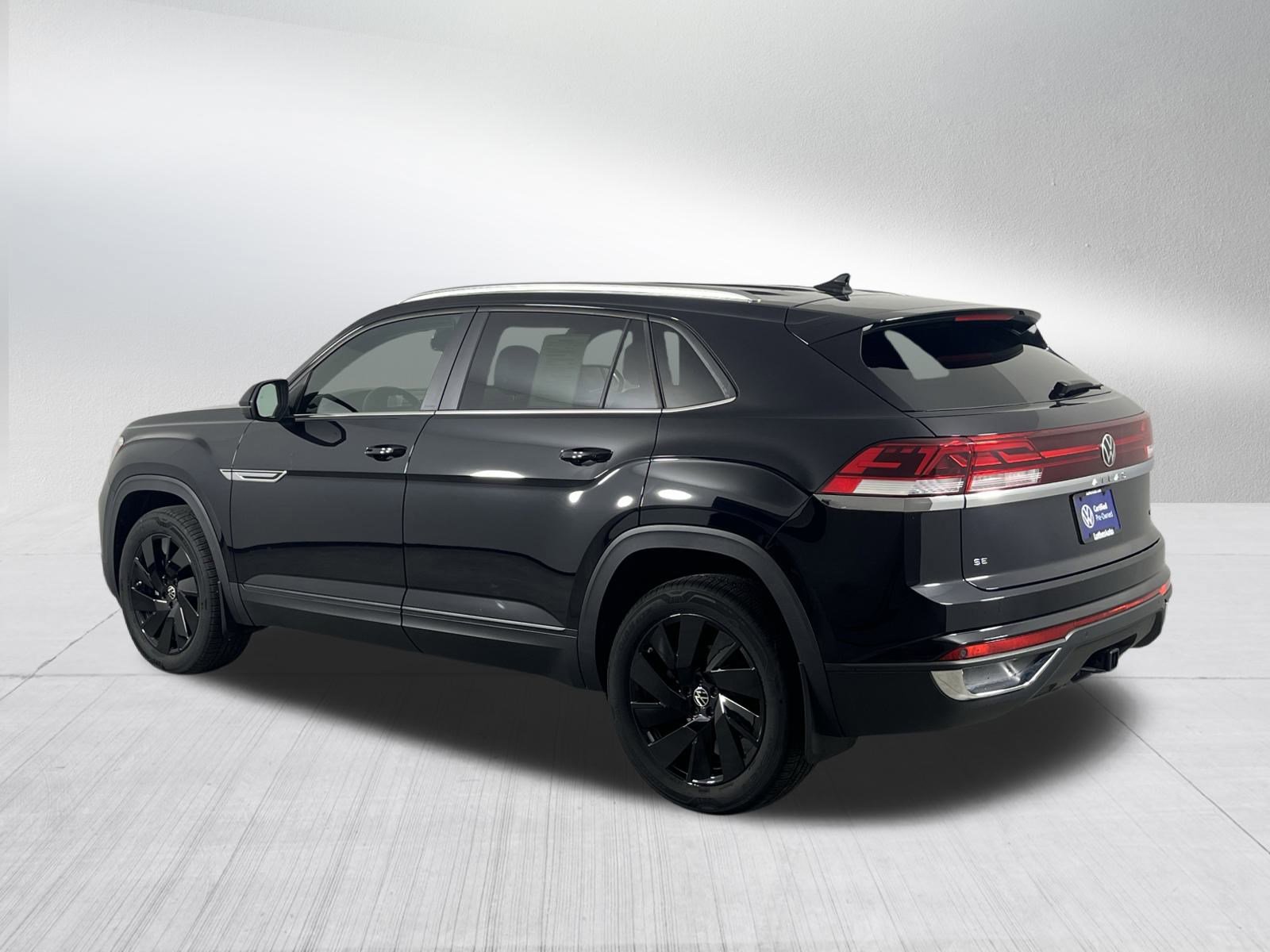 2025 Volkswagen Atlas Cross Sport SE Technology photo 2