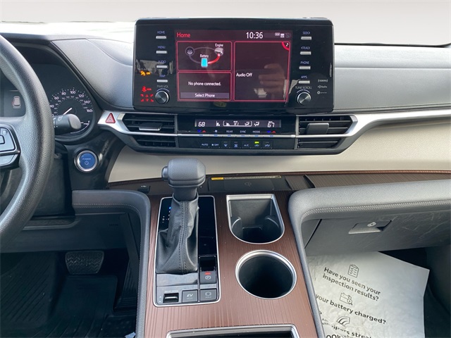 2023 Toyota Sienna LE photo 11