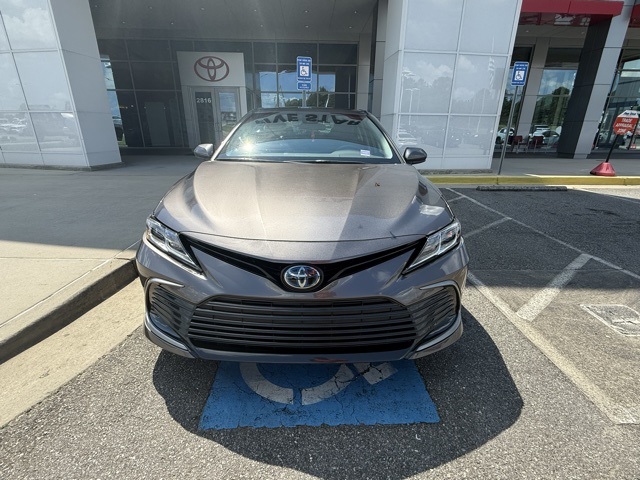 2023 Toyota Camry Hybrid LE photo 2