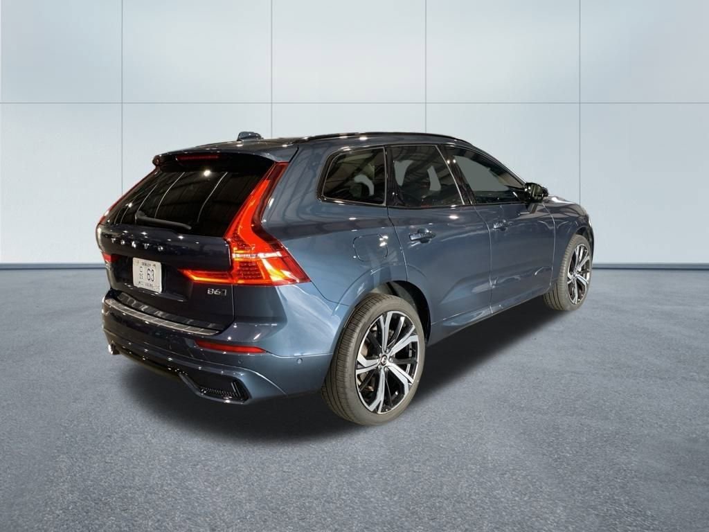 2023 Volvo XC60 Ultimate photo 3
