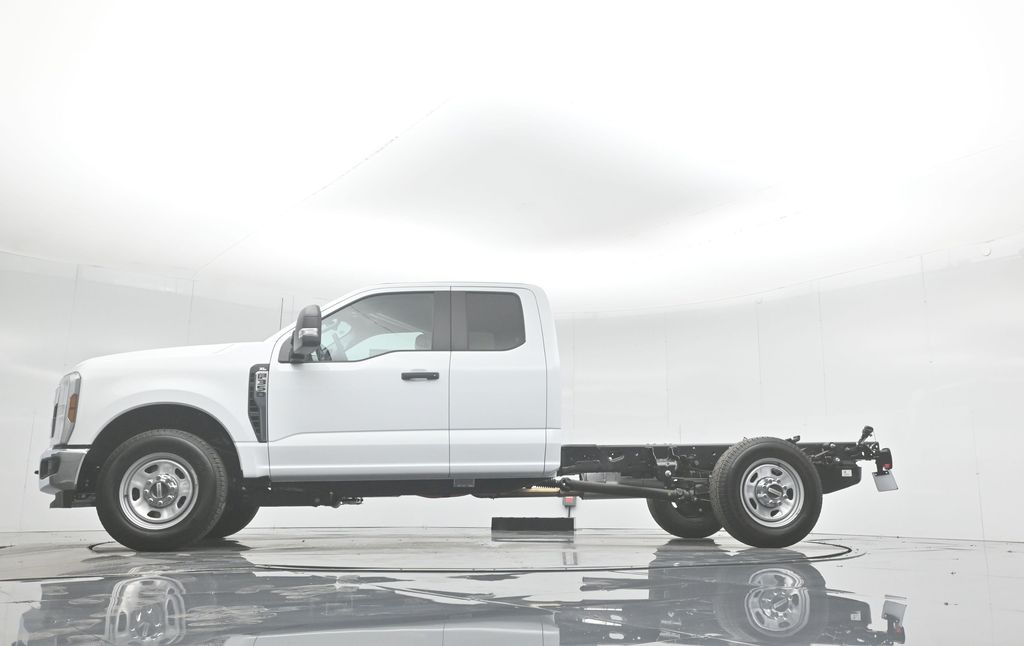 2025 Ford F-350 Super Duty XL
