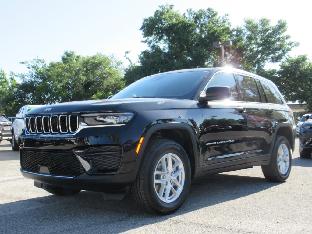 2025 Jeep Grand Cherokee Laredo X photo 3