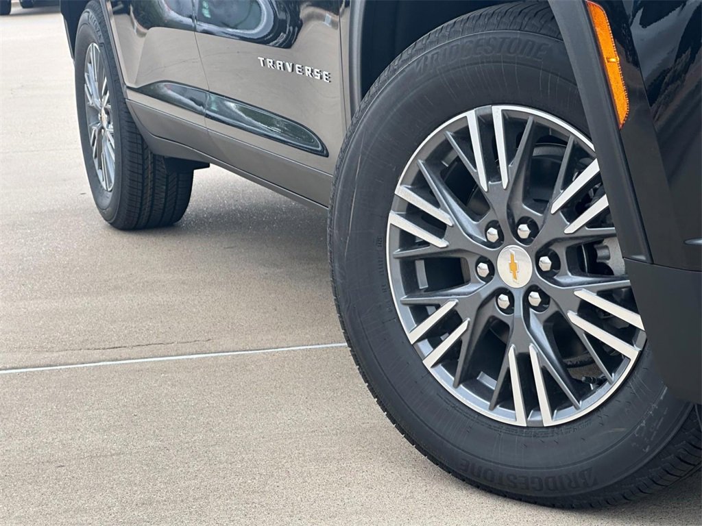 2025 Chevrolet Traverse photo 3