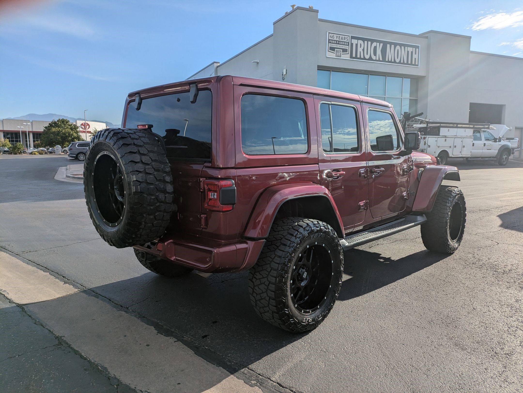 2021 Jeep Wrangler Unlimited Sahara High Altitude photo 2
