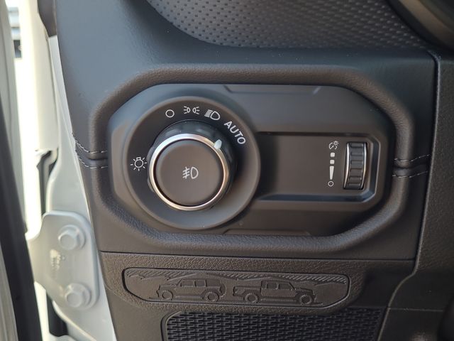 2024 Jeep Wrangler Rubicon photo 21