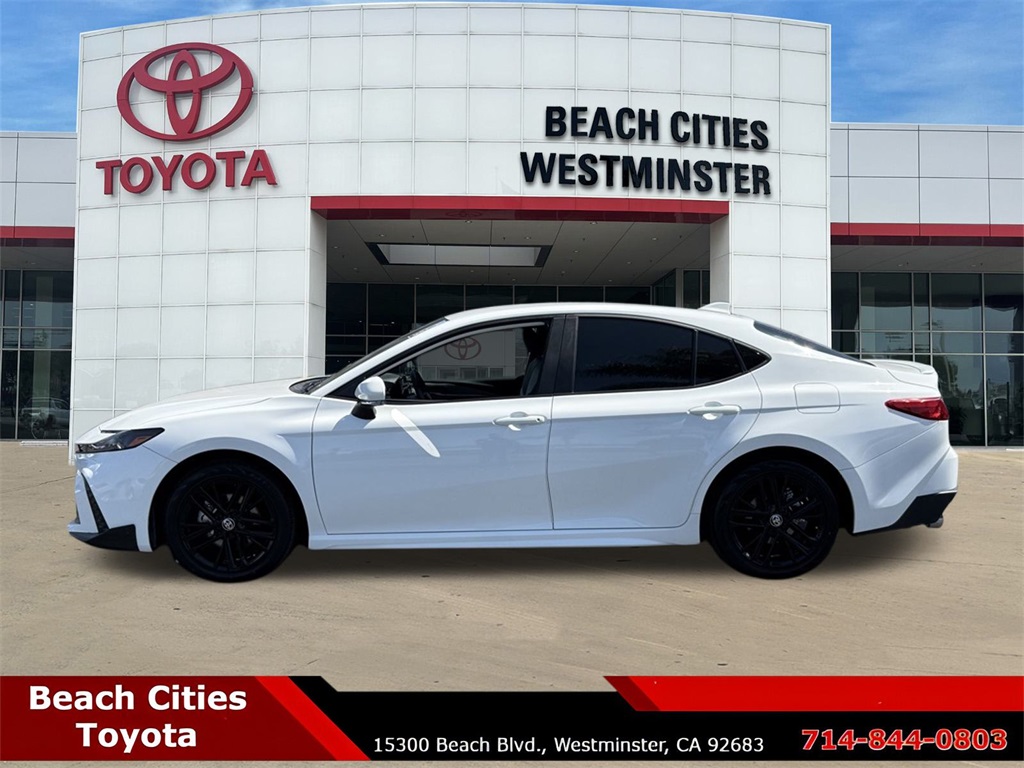 2025 Toyota Camry SE photo 5