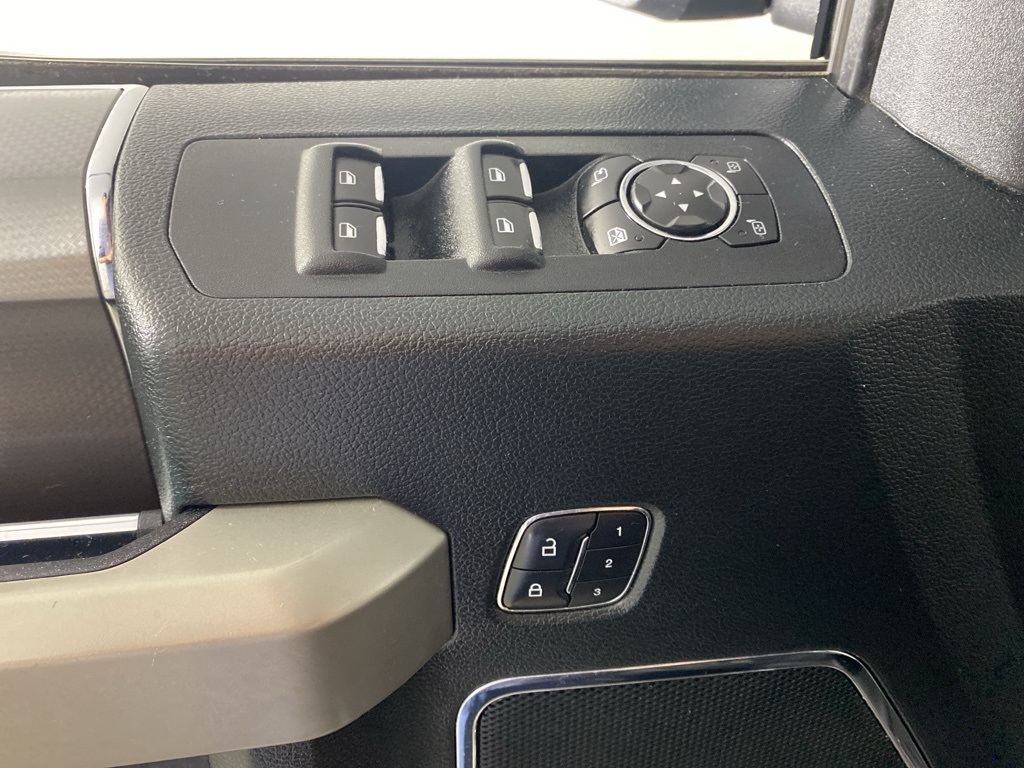 2016 Ford F-150 Lariat photo 16