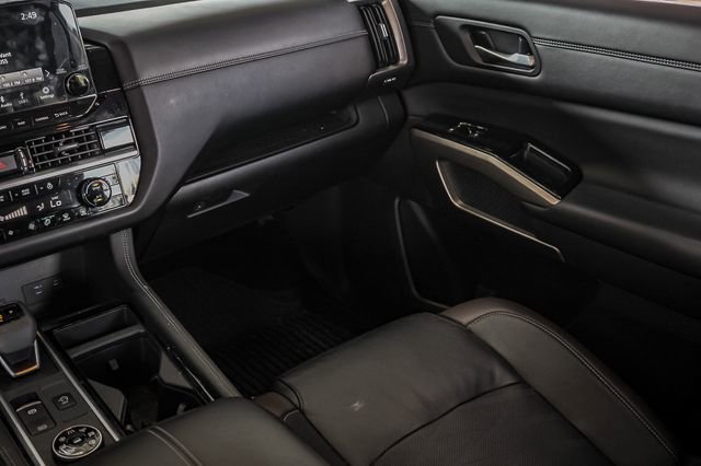 2023 Nissan Pathfinder Platinum photo 24