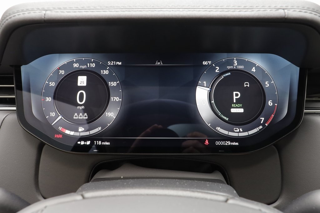 2025 Land Rover Range Rover SE photo 8