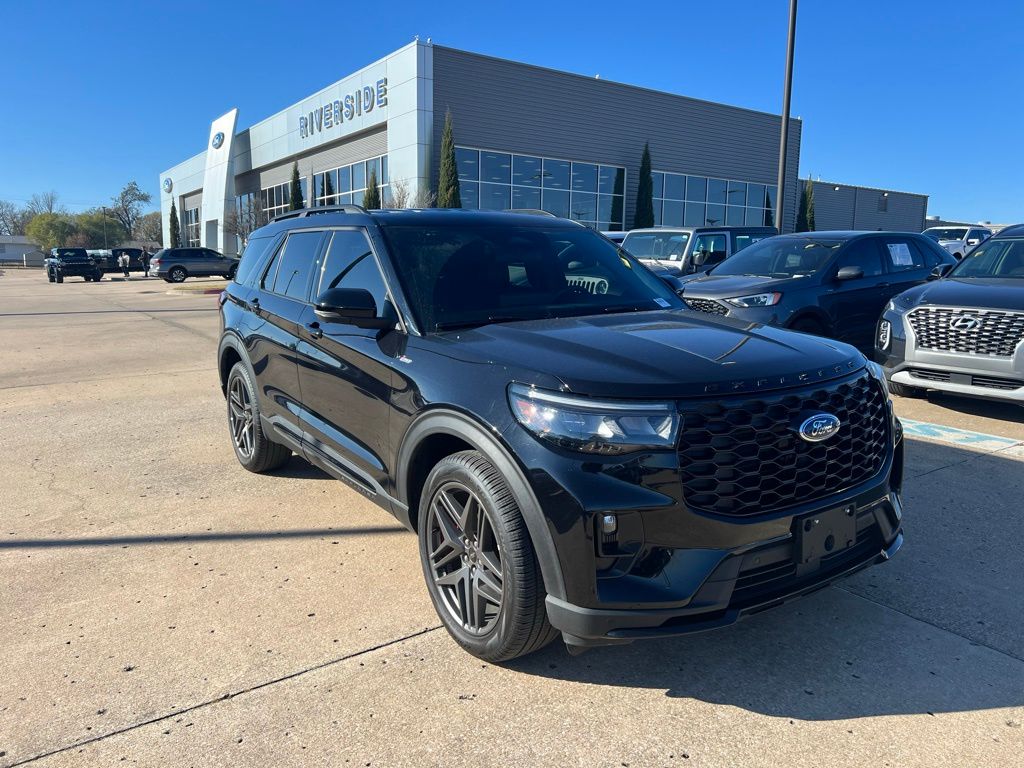 2025 Ford Explorer ST-LINE's photo