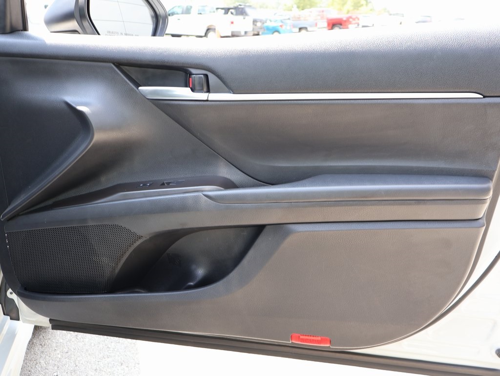 2022 Toyota Camry SE photo 8