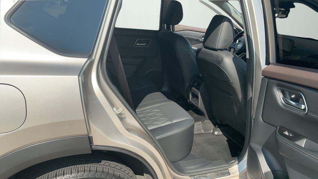 2021 Nissan Rogue Platinum photo 14