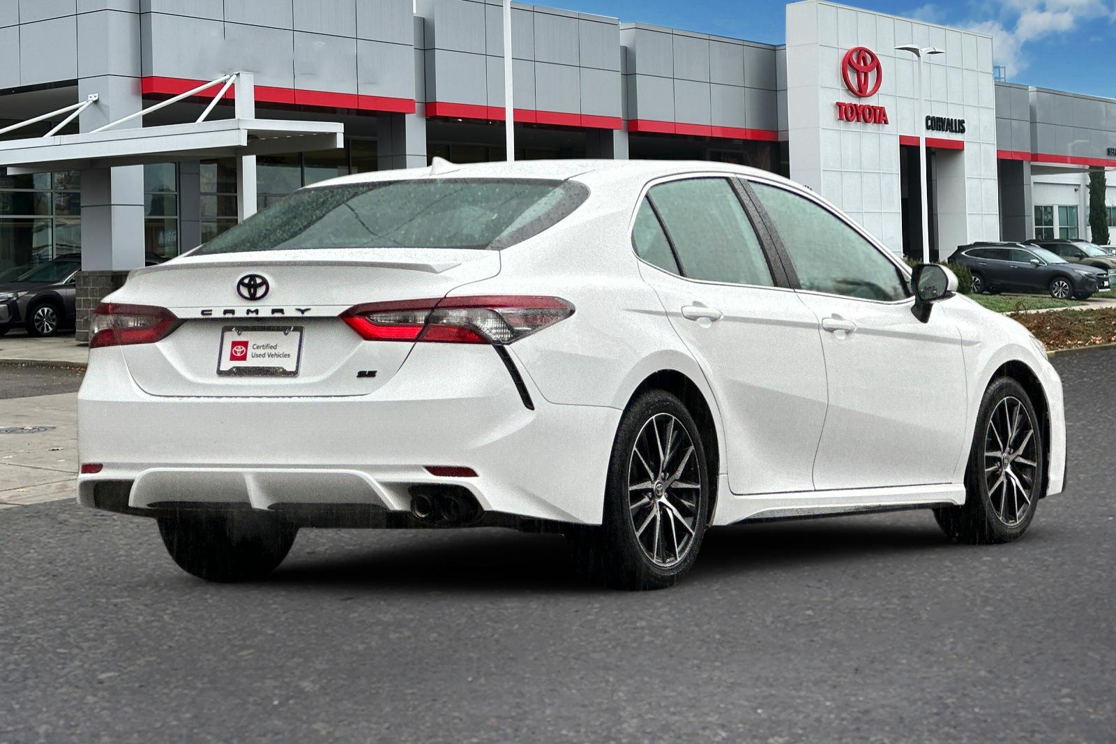2024 Toyota Camry SE photo 3