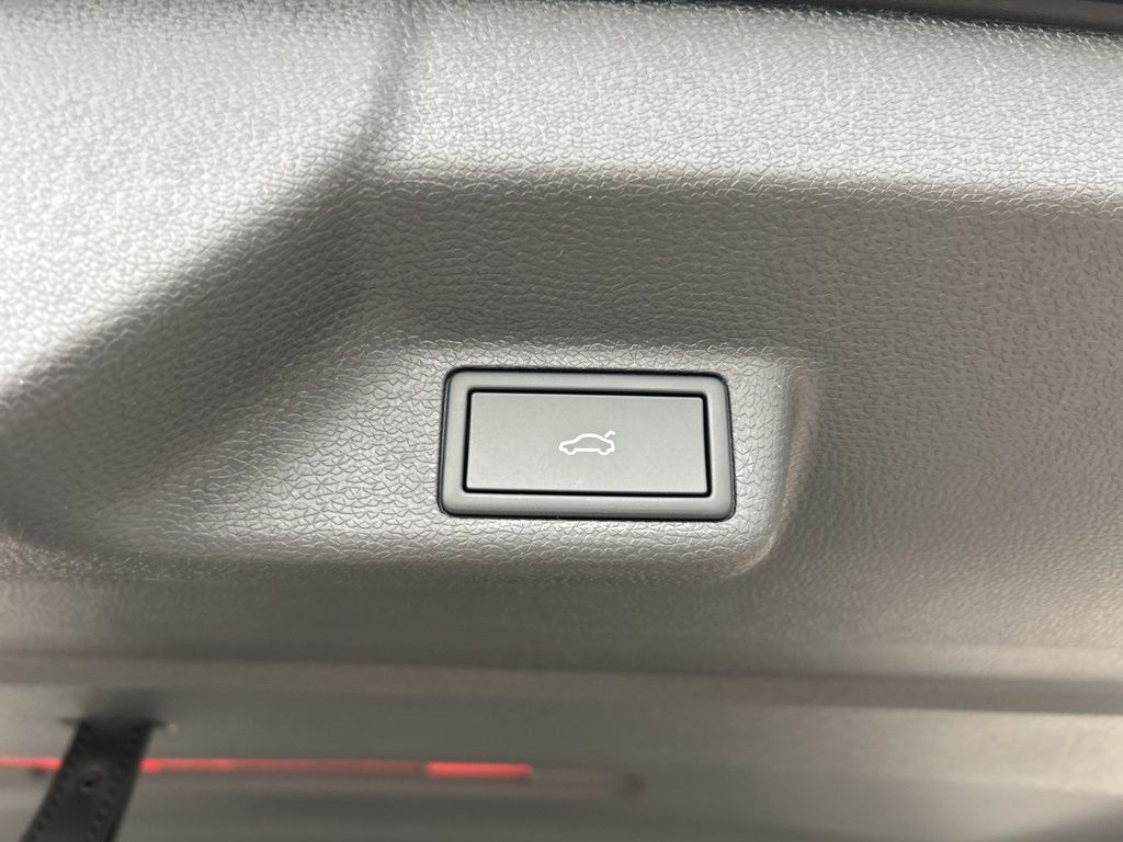 2025 Volkswagen ID. Buzz Pro Plus photo 38