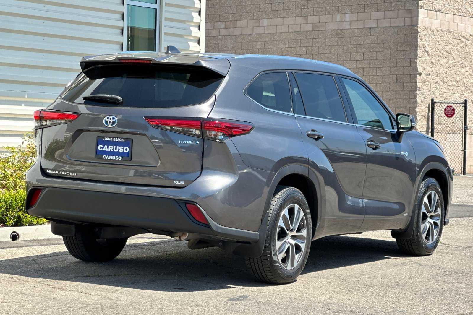 2021 Toyota Highlander Hybrid XLE Sport photo 3