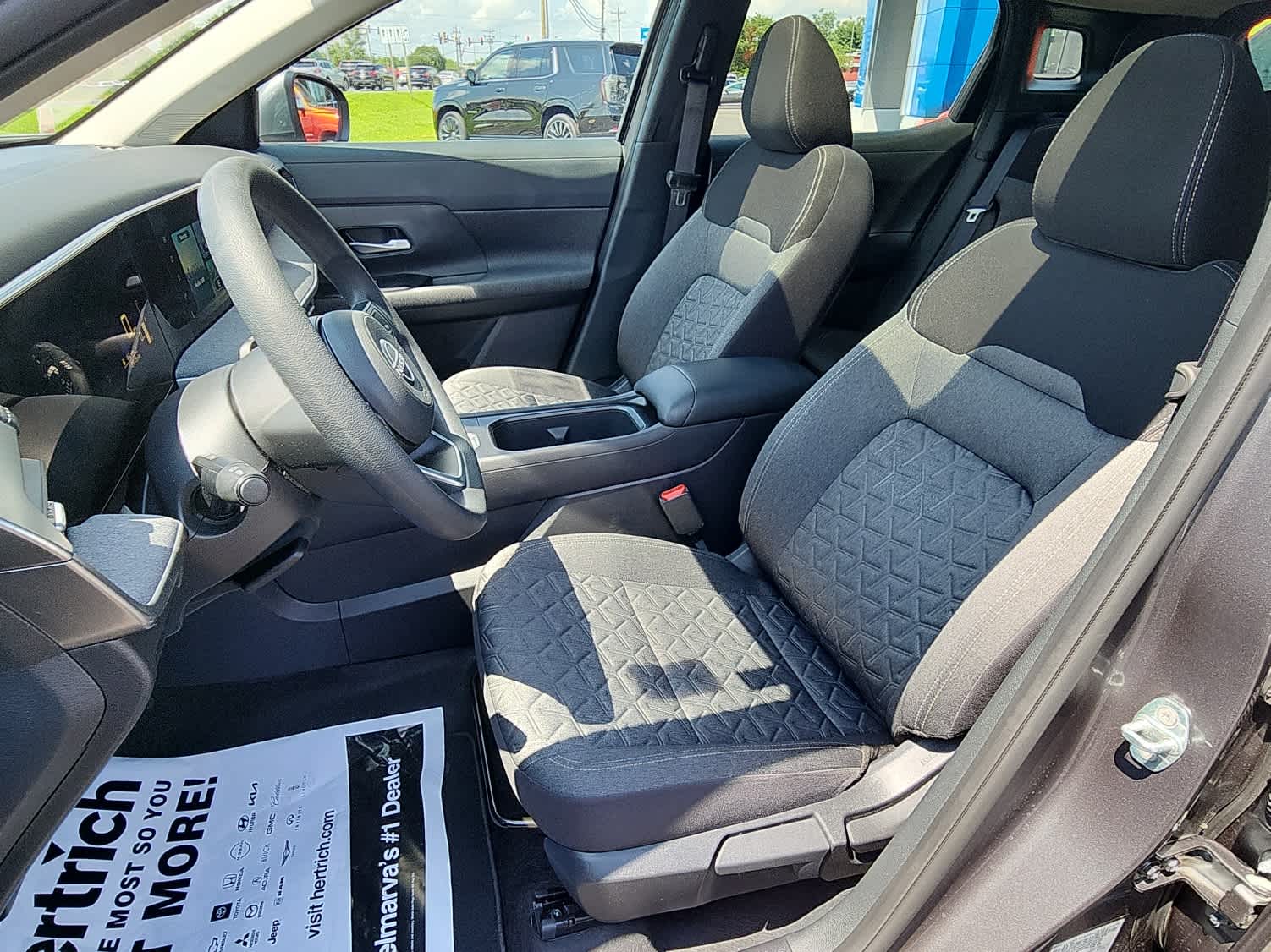 2025 Nissan Kicks SV photo 9