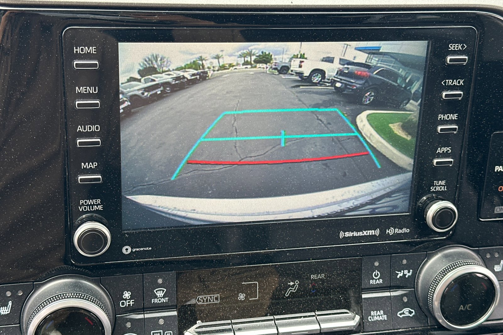 2021 Toyota Highlander XLE photo 19