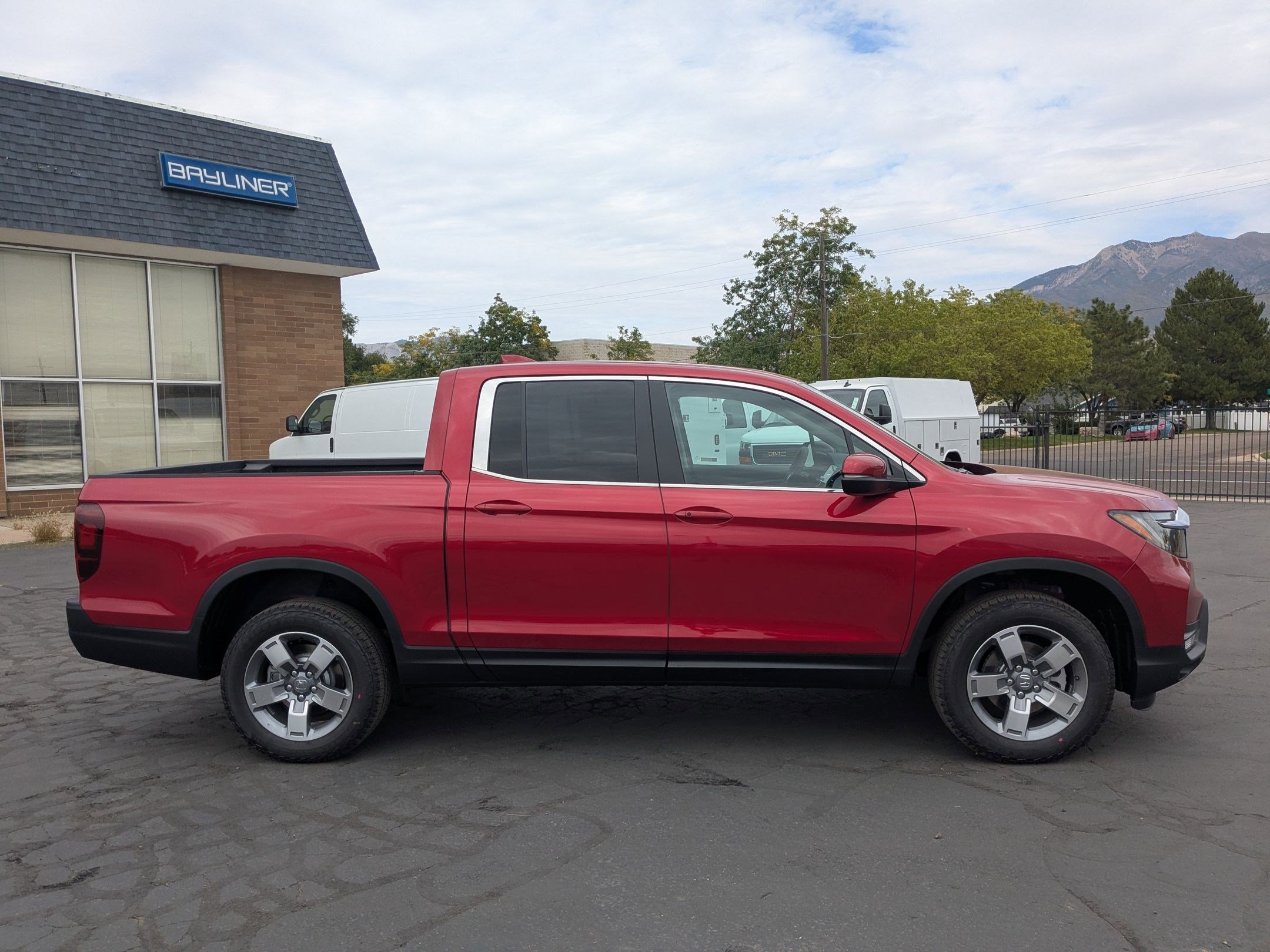 2025 Honda Ridgeline RTL photo 2