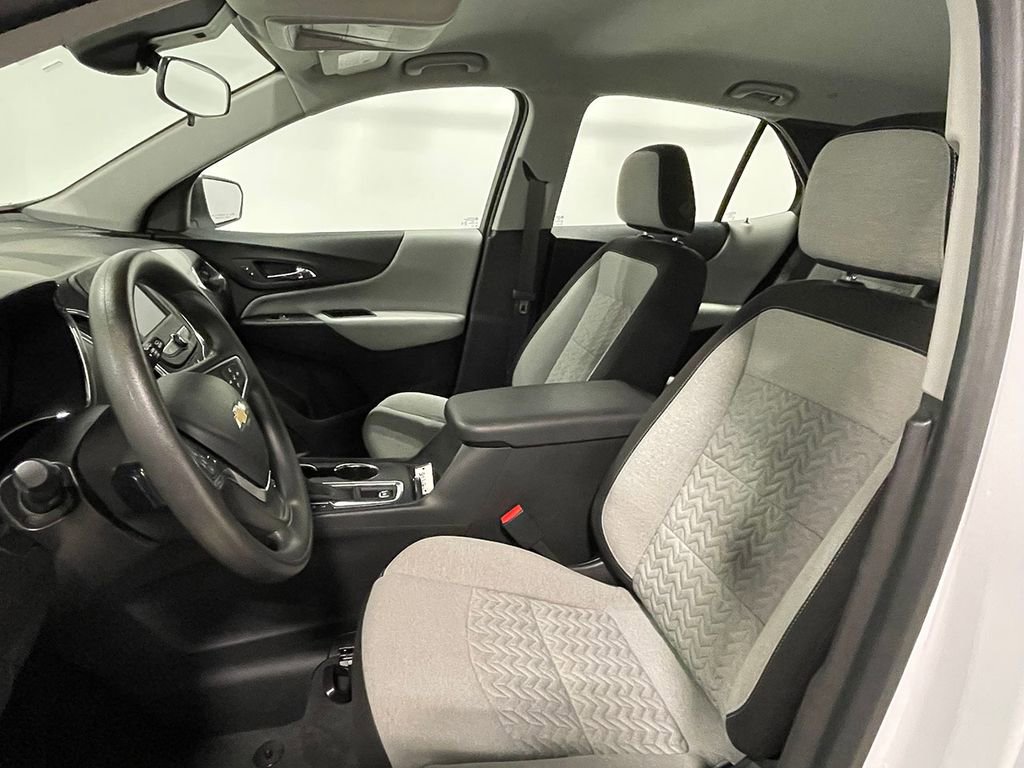 2023 Chevrolet Equinox LS photo 2