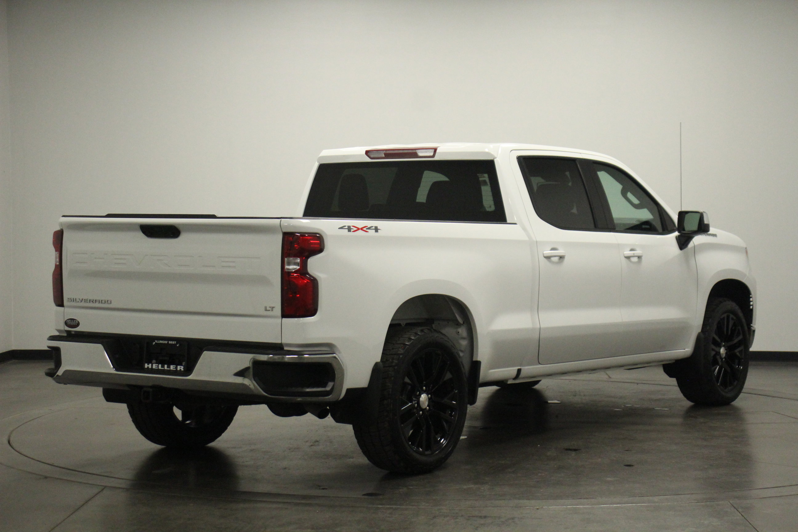 2024 Chevrolet Silverado 1500 LT photo 3