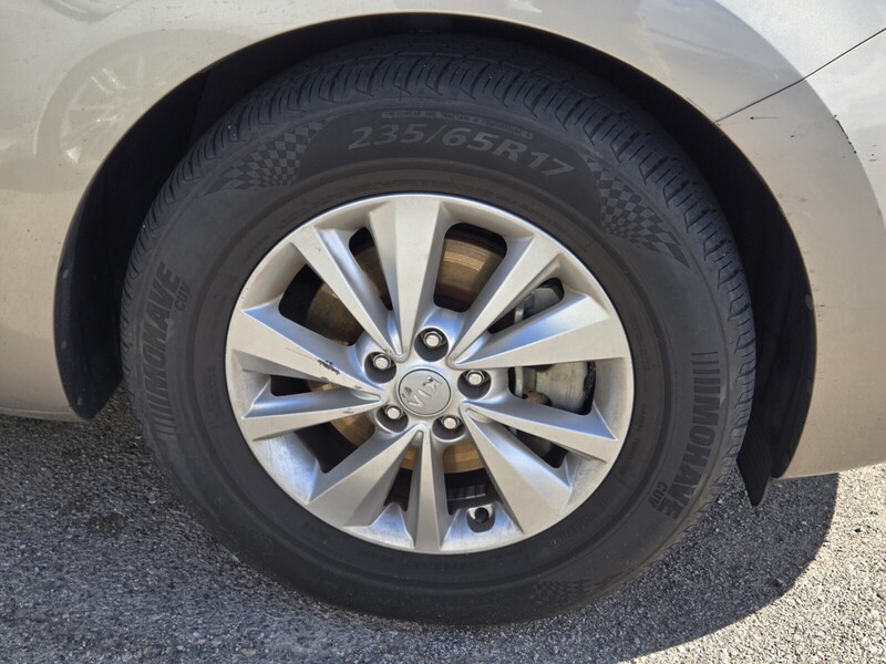 2015 Kia Sedona LX photo 3