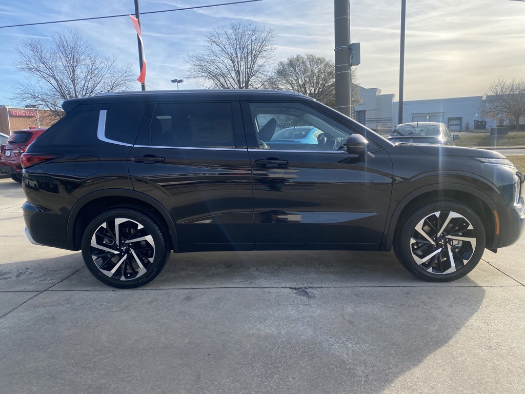 2024 Mitsubishi Outlander SEL photo 7