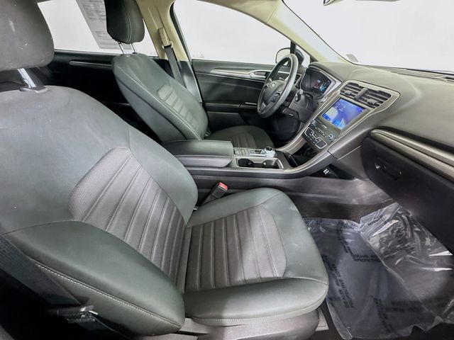 2020 Ford Fusion SE photo 23