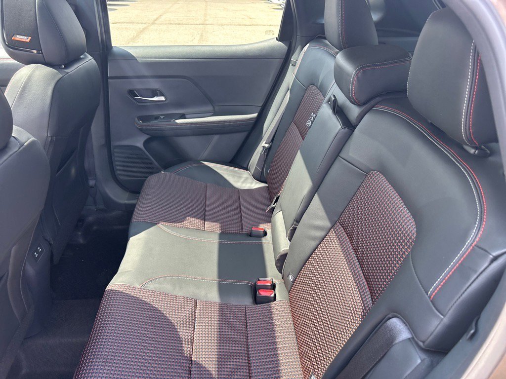 2025 Nissan Kicks SR photo 4