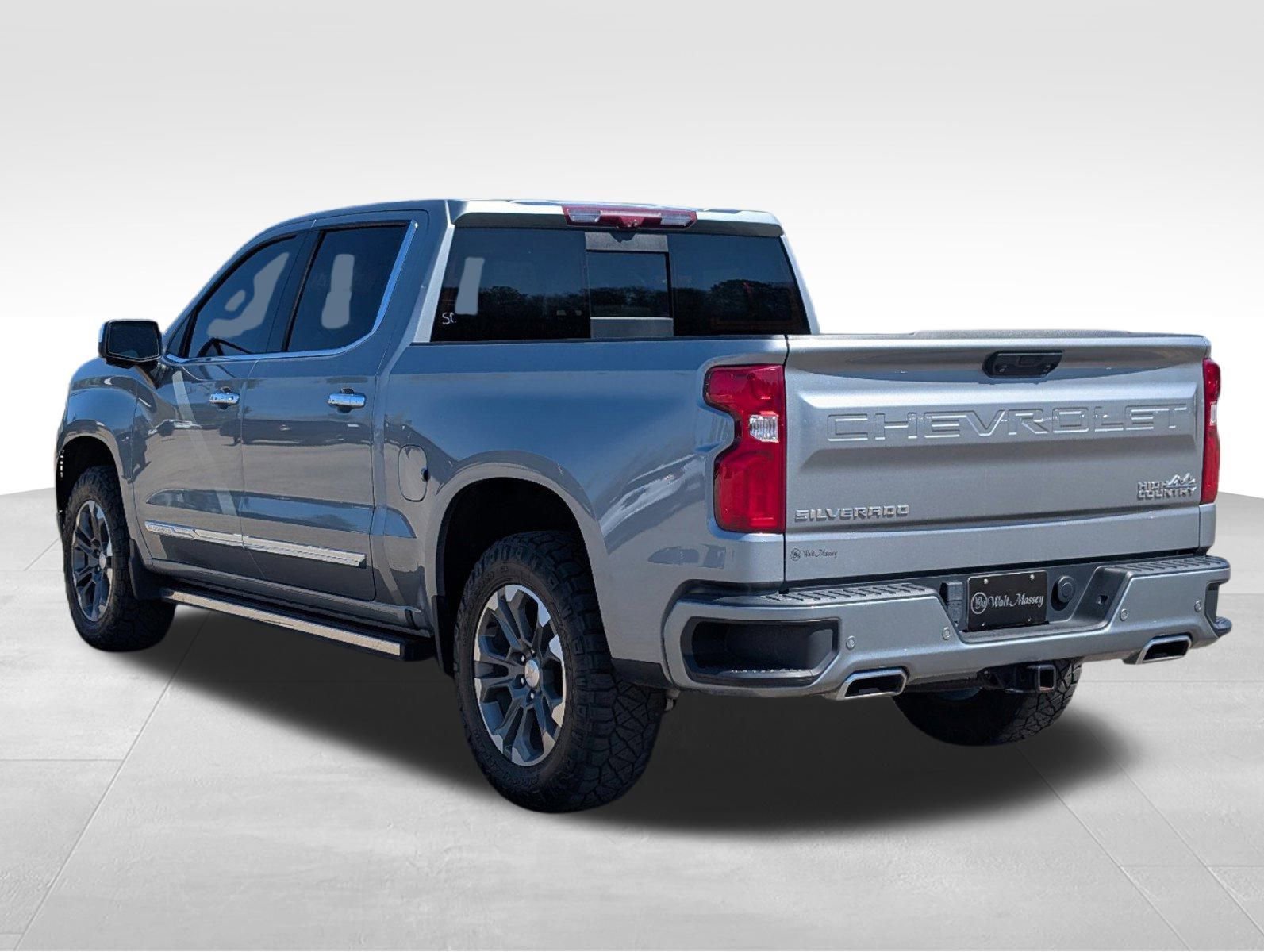 2023 Chevrolet Silverado 1500 High Country photo 3