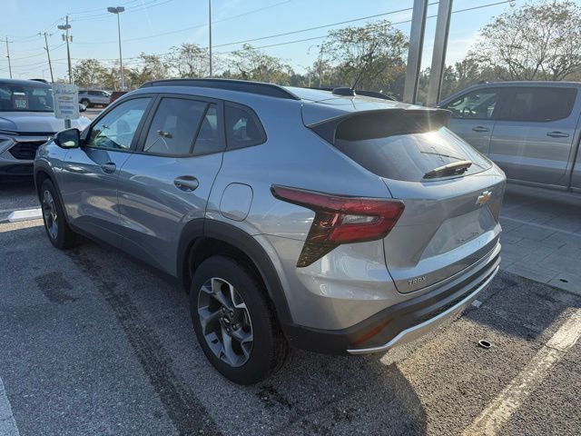 2024 Chevrolet Trax LT photo 4
