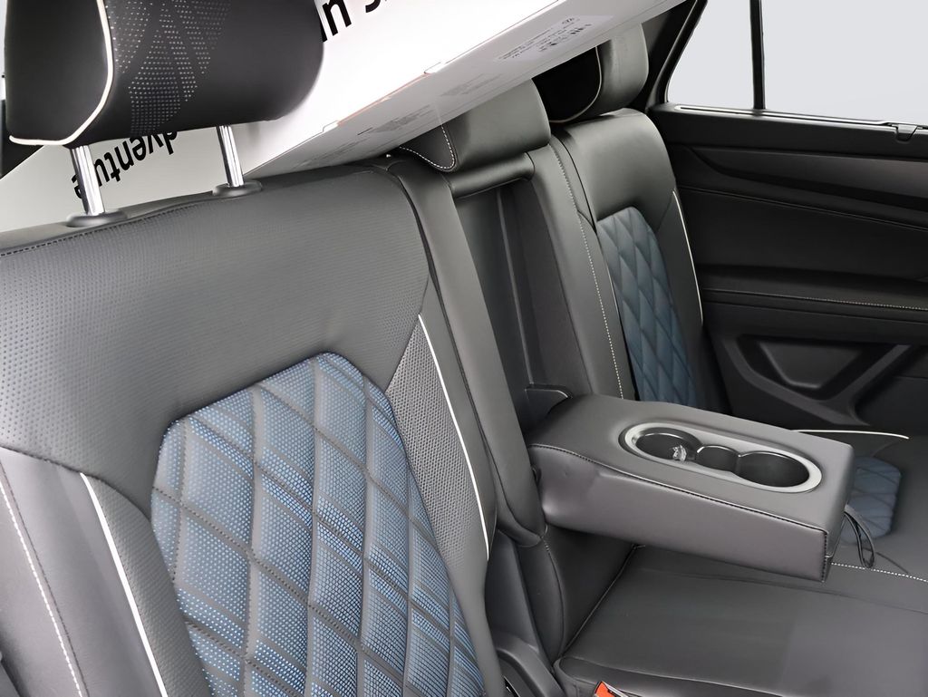 2025 Volkswagen Atlas Cross Sport SEL Premium R-Line photo 15