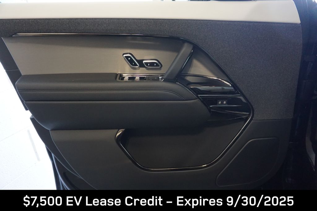 2025 Land Rover Range Rover Sport SE photo 15