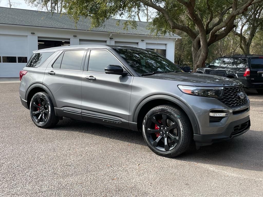 2021 Ford Explorer ST's photo