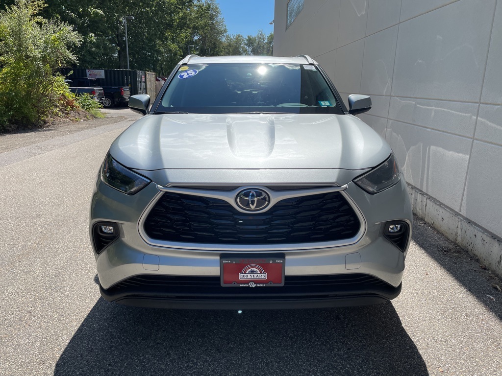 2025 Toyota Highlander Hybrid XLE photo 2