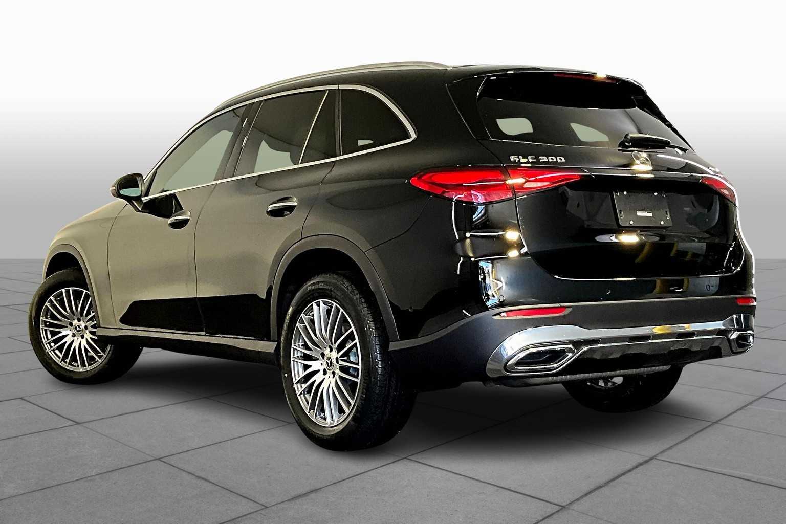 2026 Mercedes Benz GLC 300 4MATIC photo 3