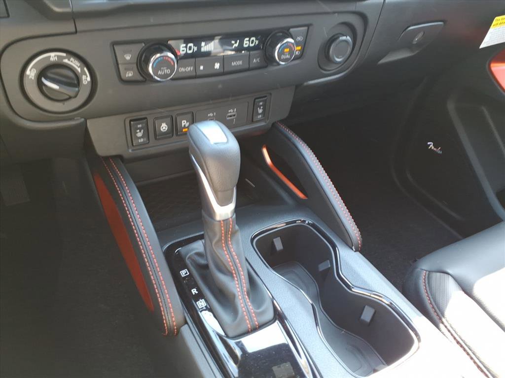 2025 Nissan Frontier Crew Cab PRO-4X photo 10
