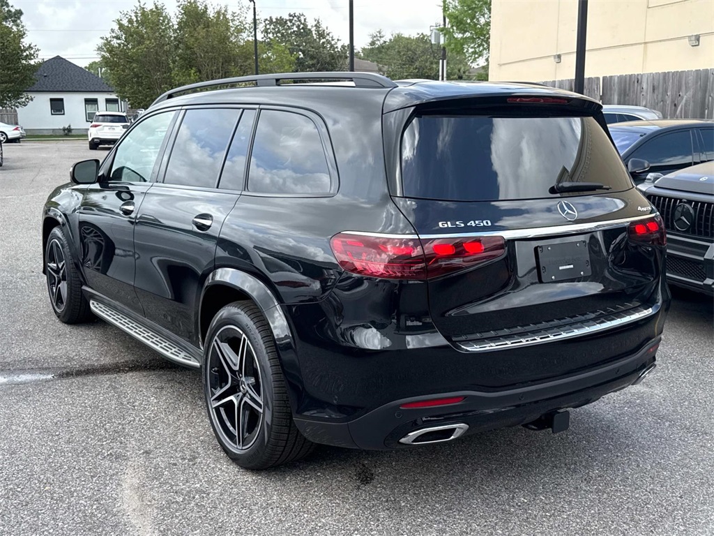 2025 Mercedes Benz GLS 450 4MATIC photo 4