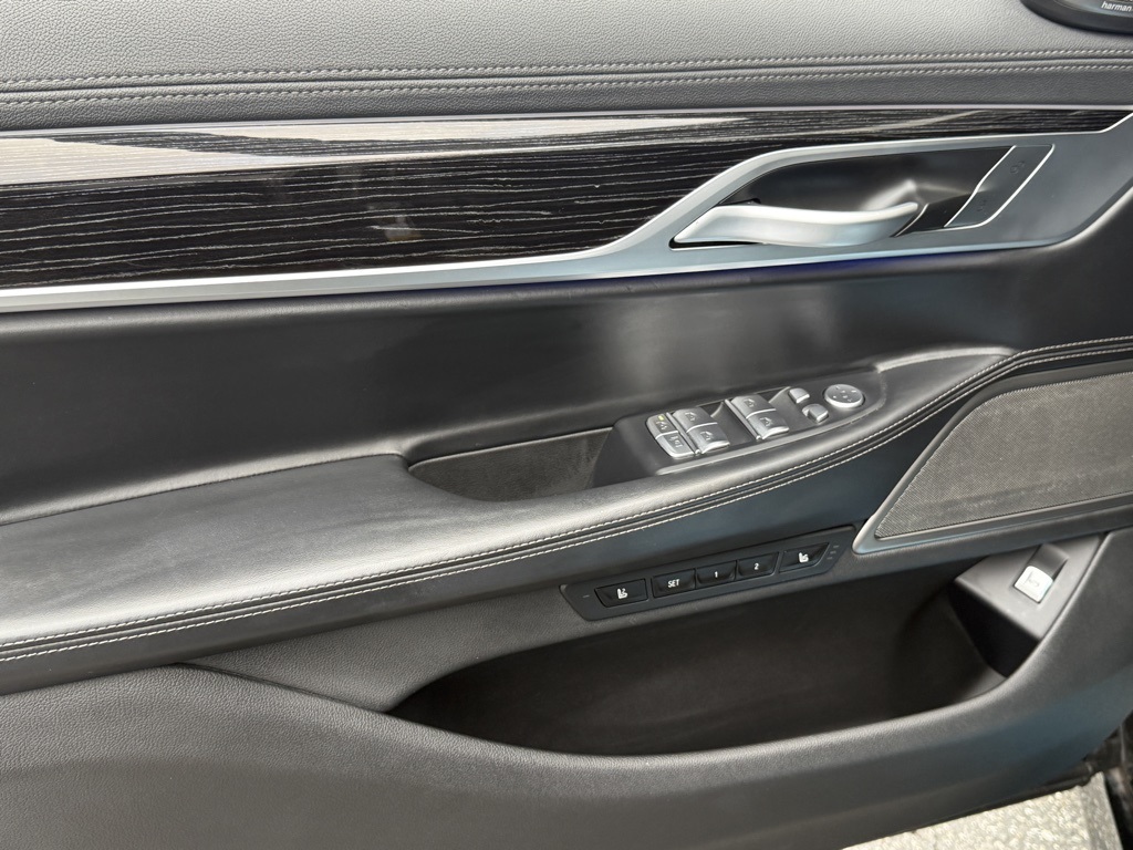 Used 2022 Black BMW 740i image 13