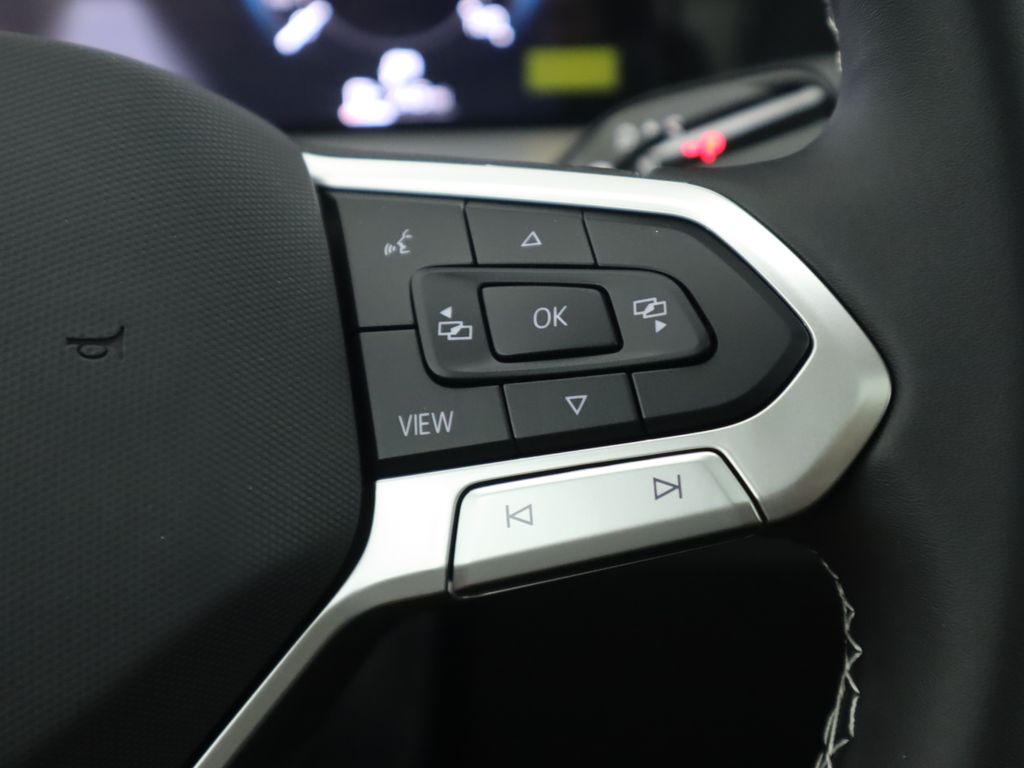 2025 Volkswagen Tiguan SE photo 12