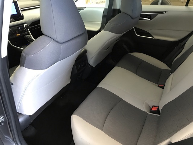 2023 Toyota RAV4 XLE photo 13
