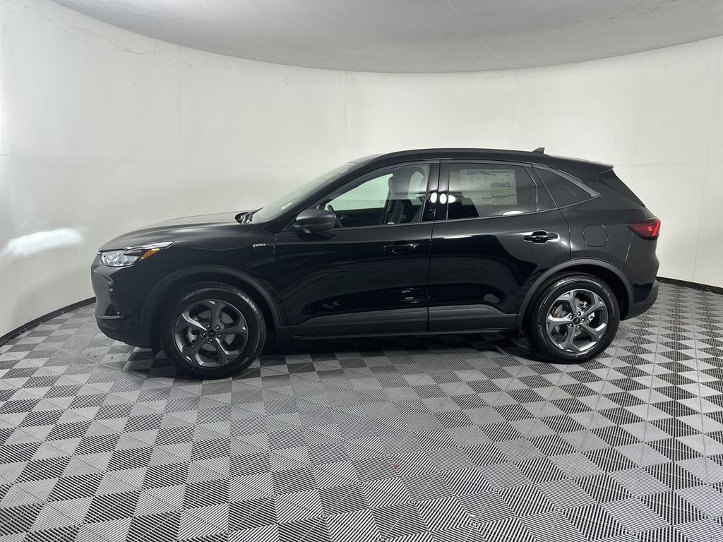 2025 Ford Escape ST-Line photo 2