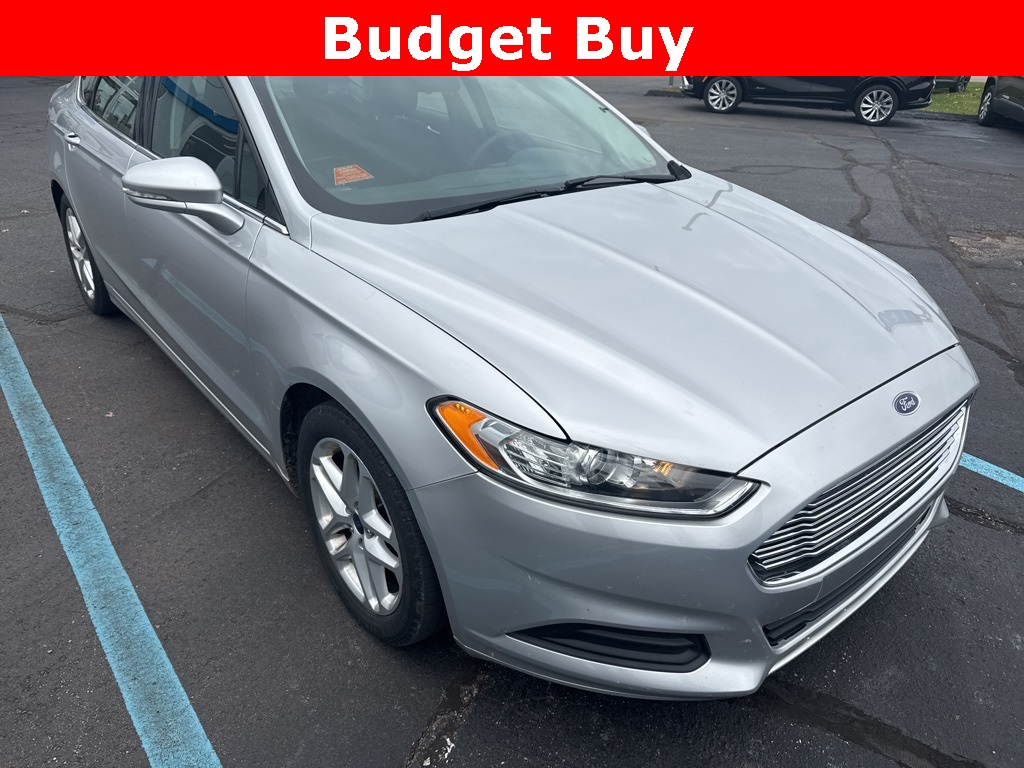 2016 Ford Fusion SE photo 2