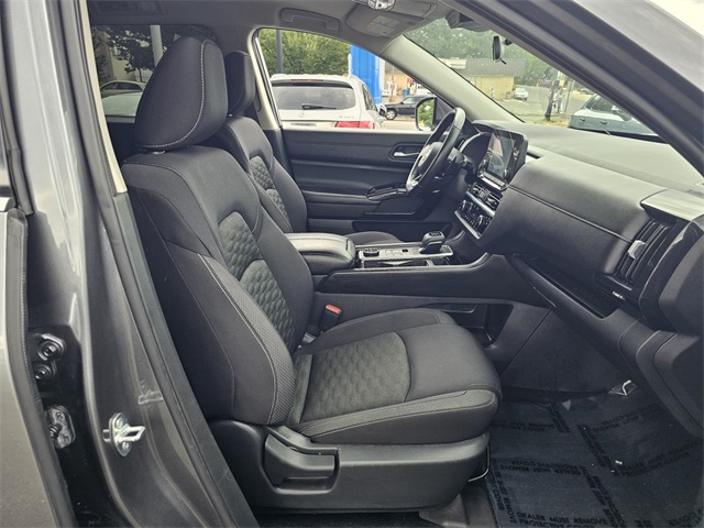 2022 Nissan Pathfinder SV photo 10