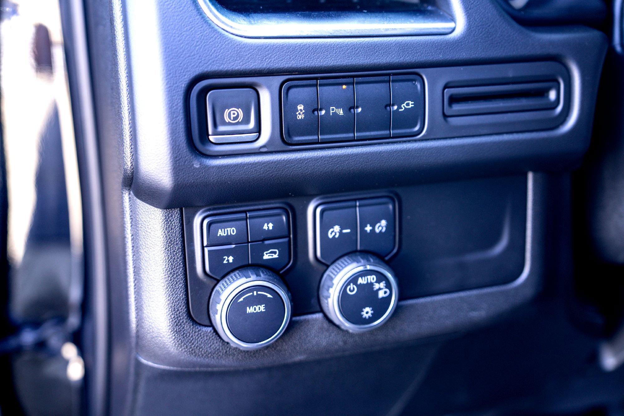 2021 Chevrolet Suburban RST photo 13