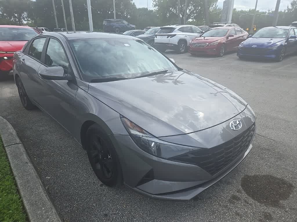 2021 Hyundai Elantra SEL photo 5